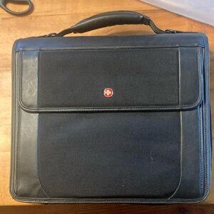 Wenger Swiss Gear LEATHER NYLON Binder Black The Centra Folio Black Laptop